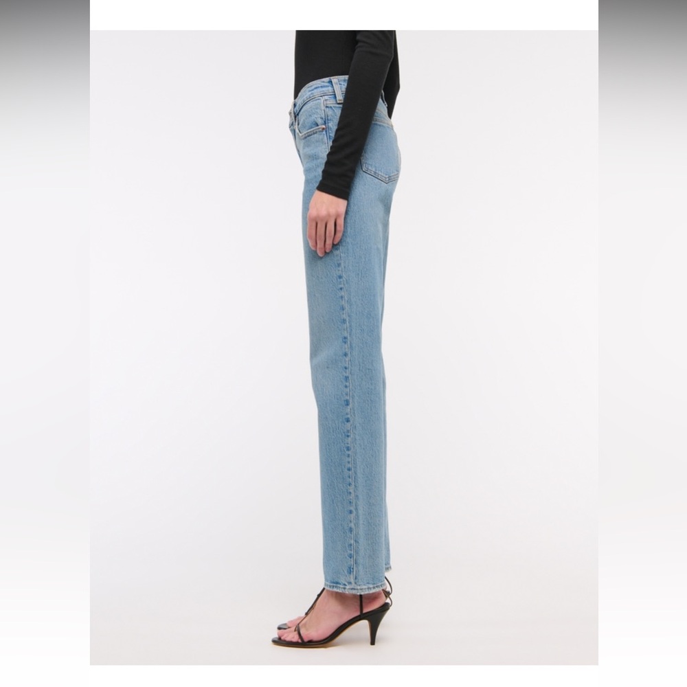 A&F Mid Rise Straight Jeans NEVER WORN - Picture 3 of 11